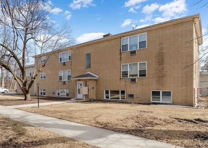 Cozy 1 Bedroom 1 Reserved Parking Workdesk * Lombard